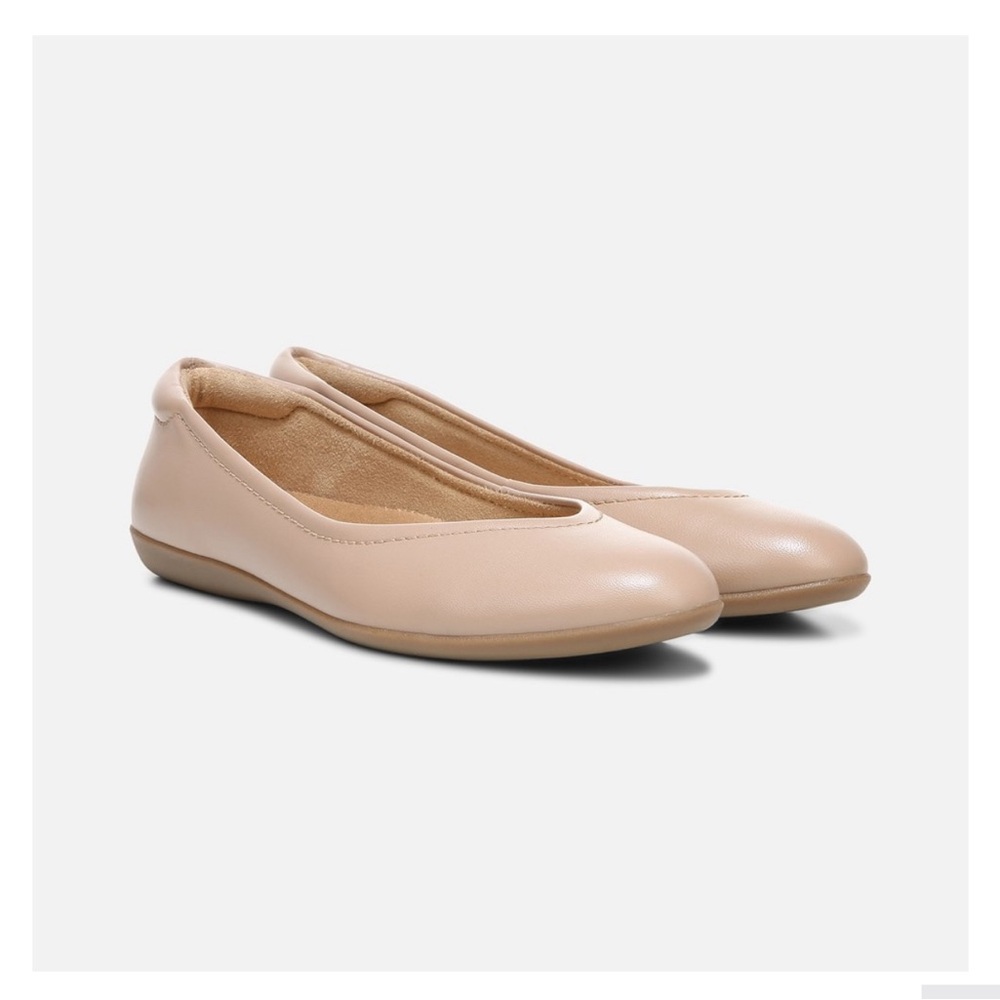 VIVIENNE FLAT
